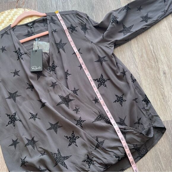 Nwt rails Hillary‎ crossover blouse cheetah stars women’s size M - Picture 4 of 8